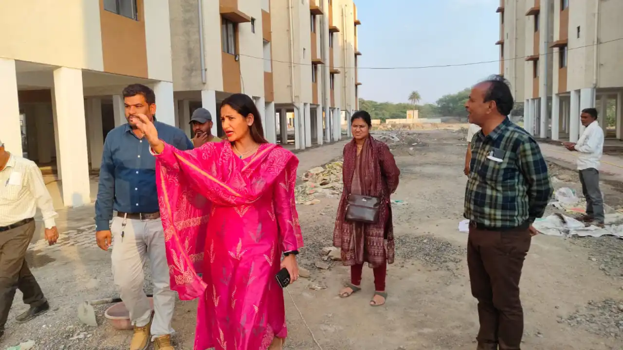 नपाध्यक्ष श्रीमती चोपड़ा ने किया प्रधानमंत्री आवास भवनो का निरीक्षण