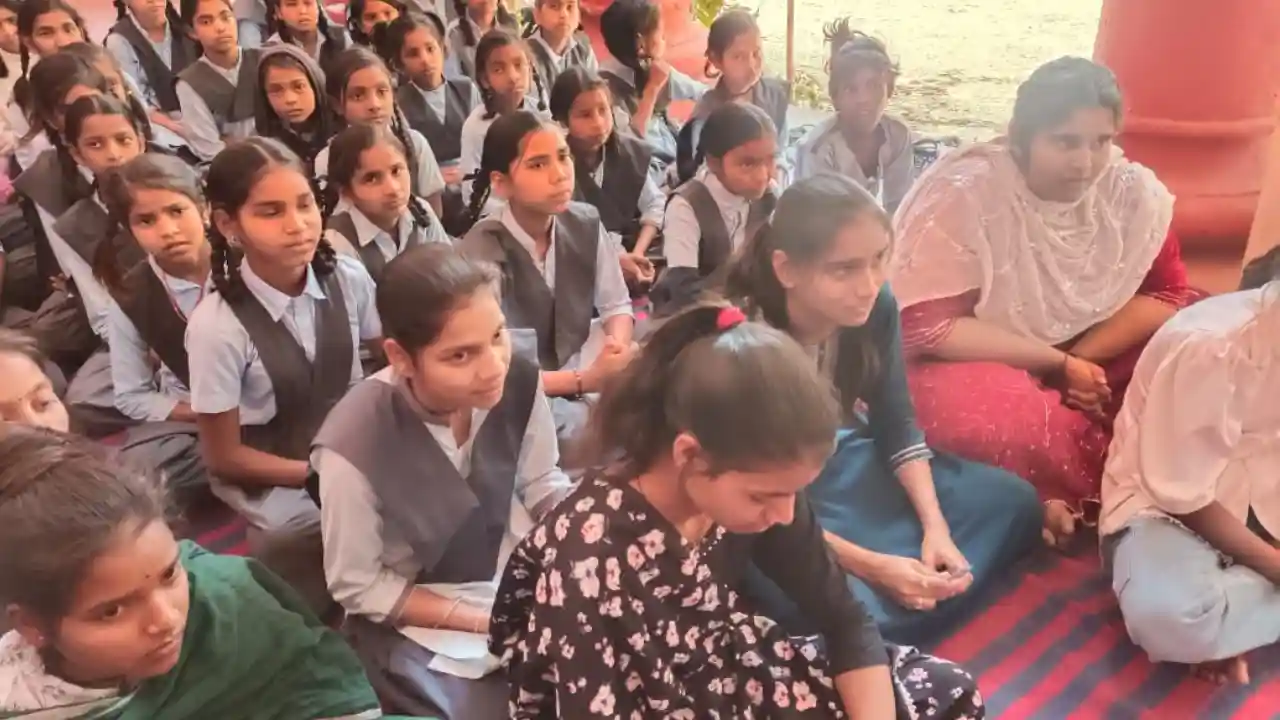 कन्या विद्यालय में हुआ मेगा पीटीएम का आयोजन।
