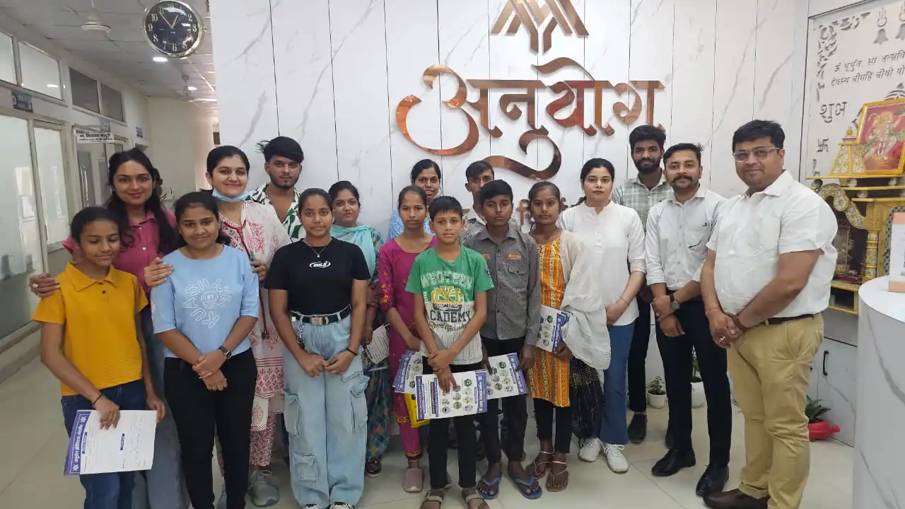 अनुयोग हॉस्पिटल में बनाए बच्चों के लाईफ कार्ड