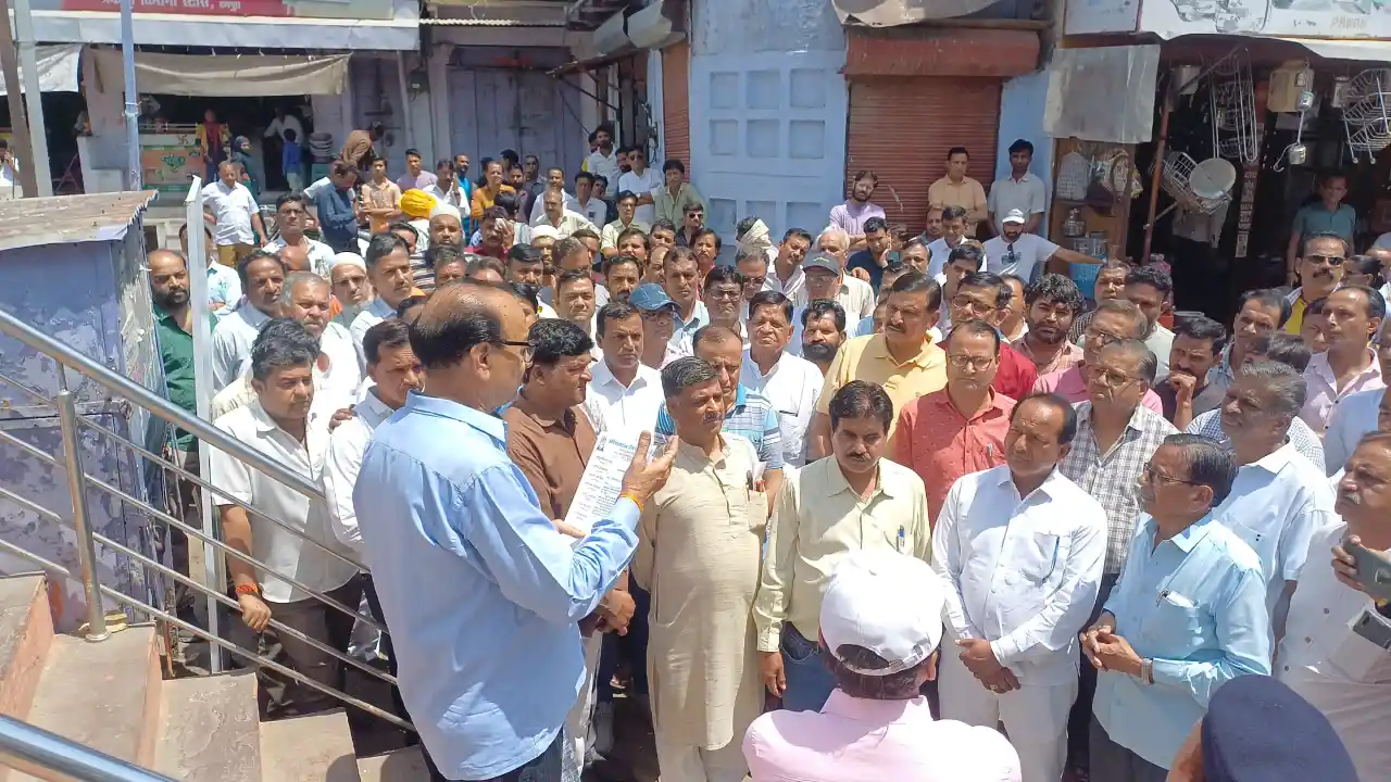 नीमच जिले के सिंगोली क्षेत्र में हुई घटना को लेकर आज रामपुरा नगर में सर्व समाज द्वारा रैली निकालकर ज्ञापन सोपा