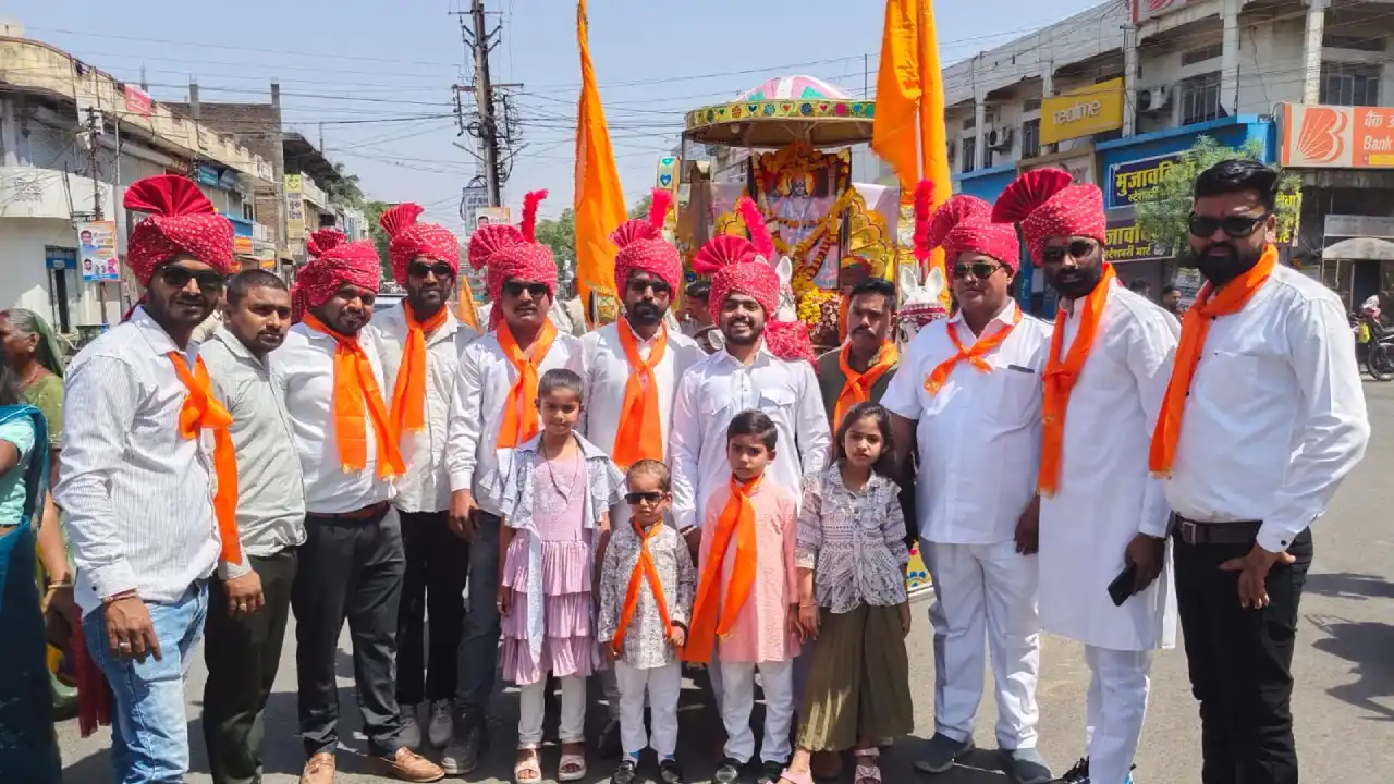 रामनवमी पर निकाली भगवान राम की शोभायात्रा