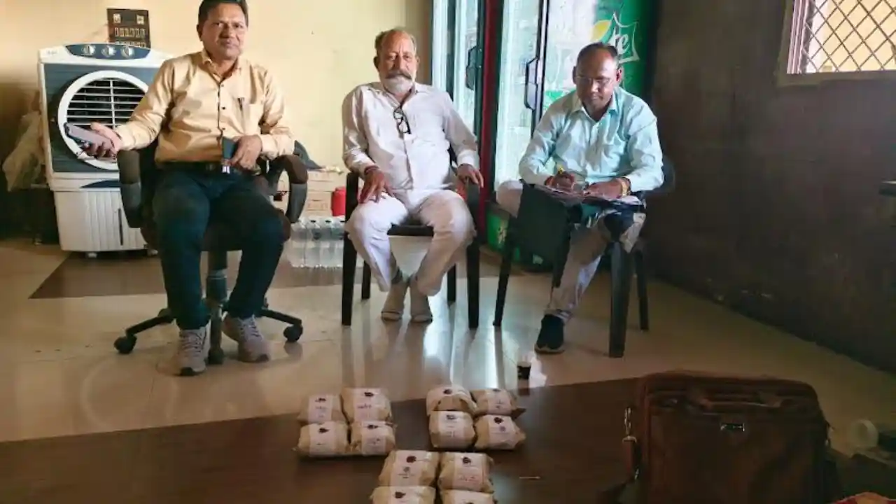 खाद्य सुरक्षा प्रशासन की कार्यवाही, लस्सी मक्खन दा ढाबा से लिये सेम्पल