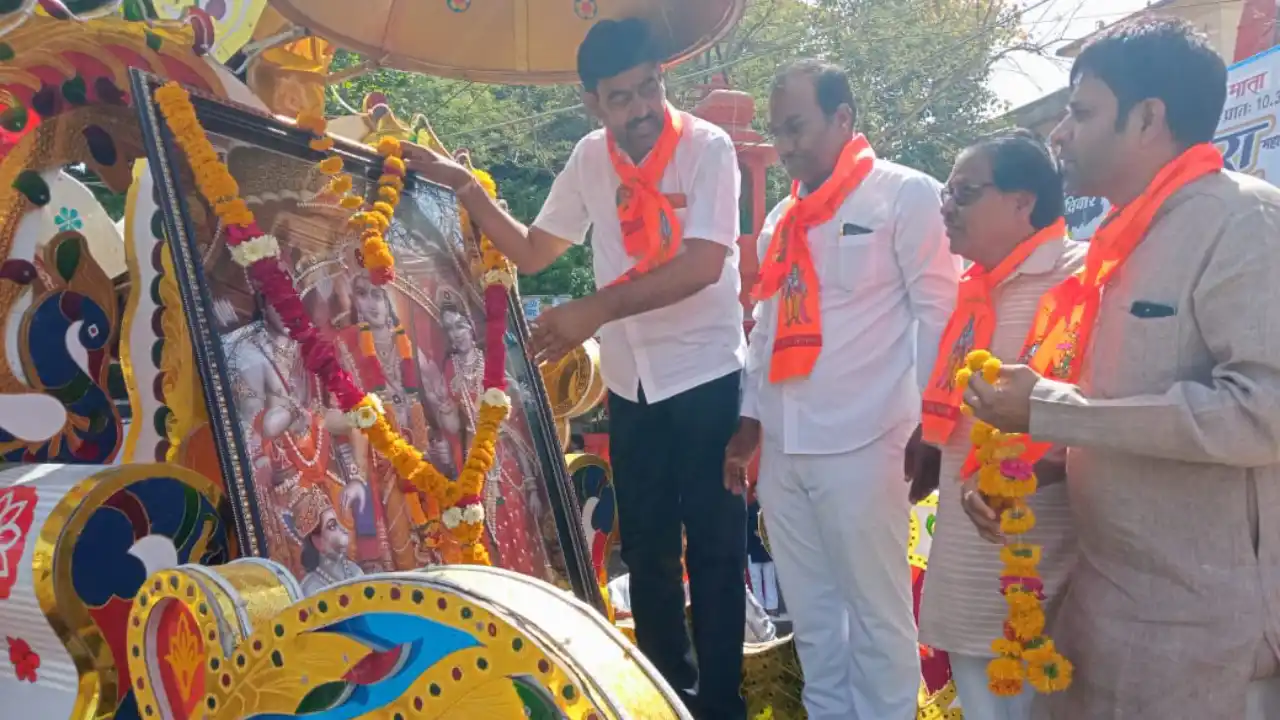 रामनवमी पर्व के मौके पर विधायक विपिन जैन व कांग्रेसजन ने चल समारोह का किया स्वागत 
