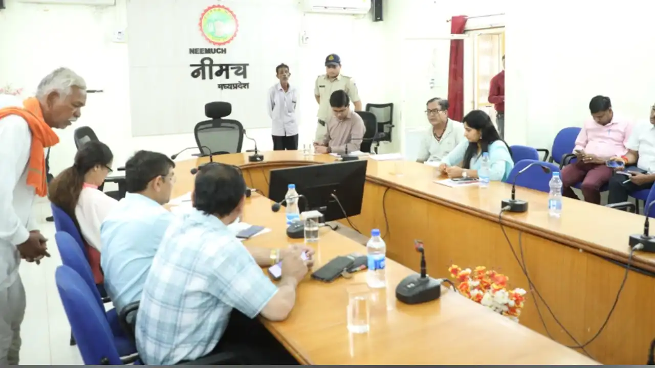जिला पंचायत सी.ई.ओ.ने की जनसुनवाई - 65 आवेदकों की सुनी समस्‍याएं 