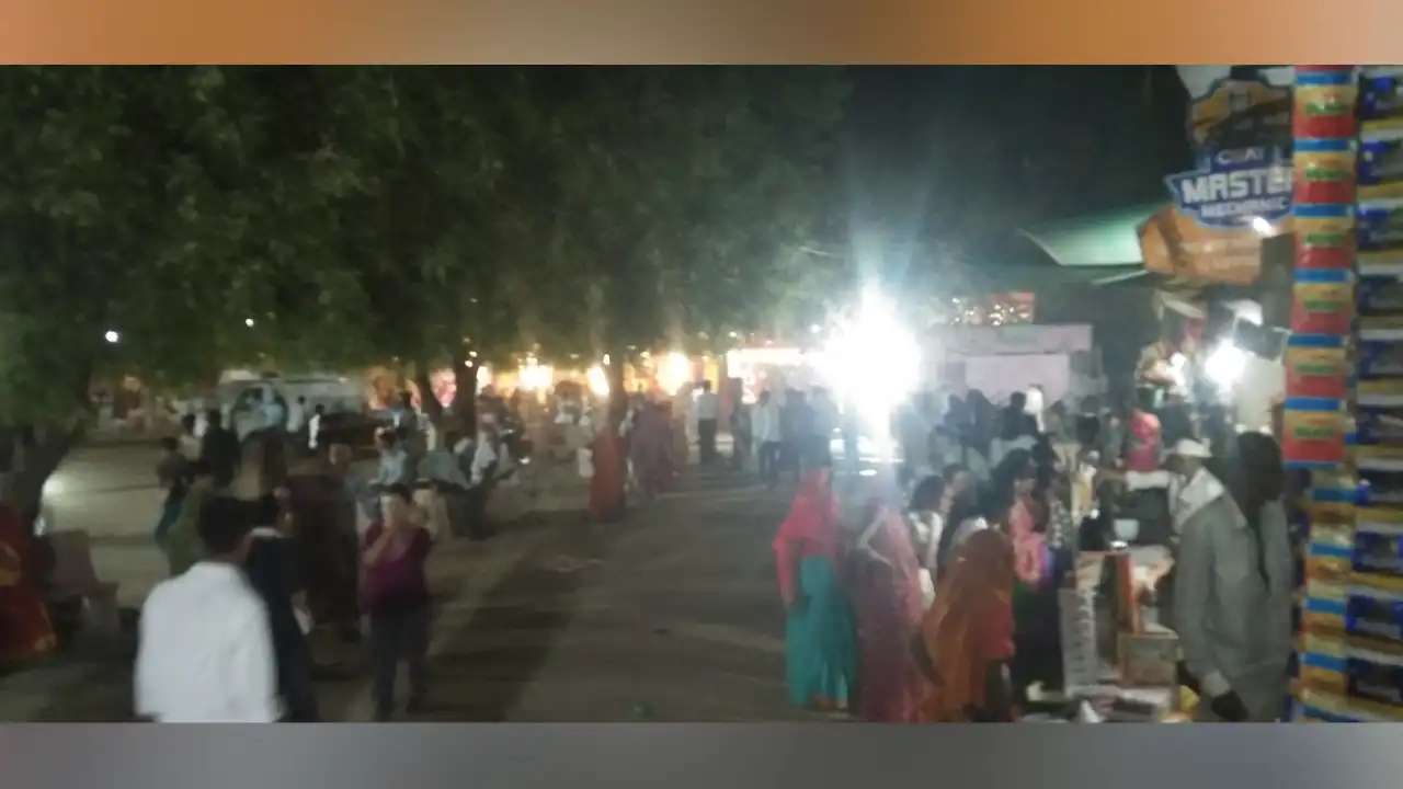 अष्टमी को मोडी माताजी आकर हजारो भक्तो ने माताजी एवं हवन के किए दर्शन
