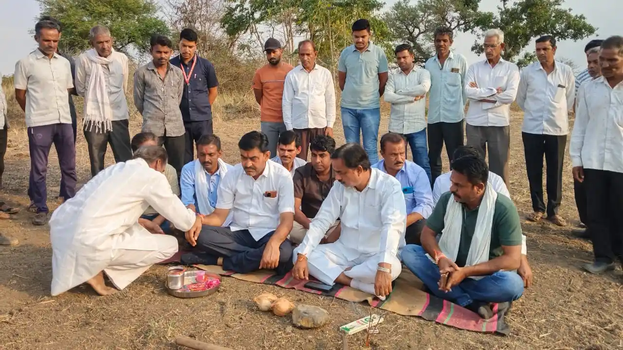 25 लाख रुपए की लागत से सोमली नदी पर बनने वाले स्टाफ डैम का भूमि पूजन किया विधायक विपिन जैन ने