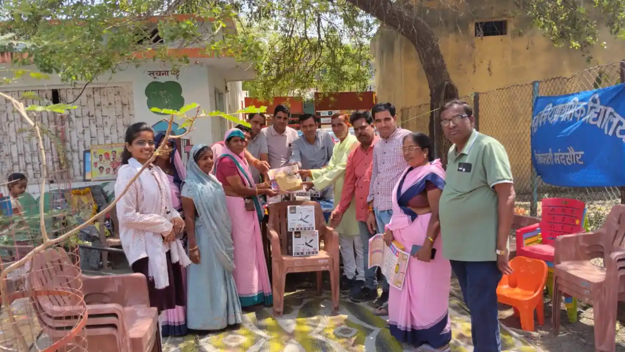 शासकीय प्राथमिक विद्यालय डिगांवमाली में सीमेंट कुर्सीया एवं वाटर कुलर लगाये जायेंगे - श्री आंजना