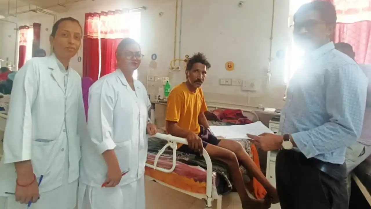 श्री दादाजी धूनीवाले जिला चिकित्सालय में लीलासिंह के पैर का हुआ सफलता पूर्वक ऑपरेशन