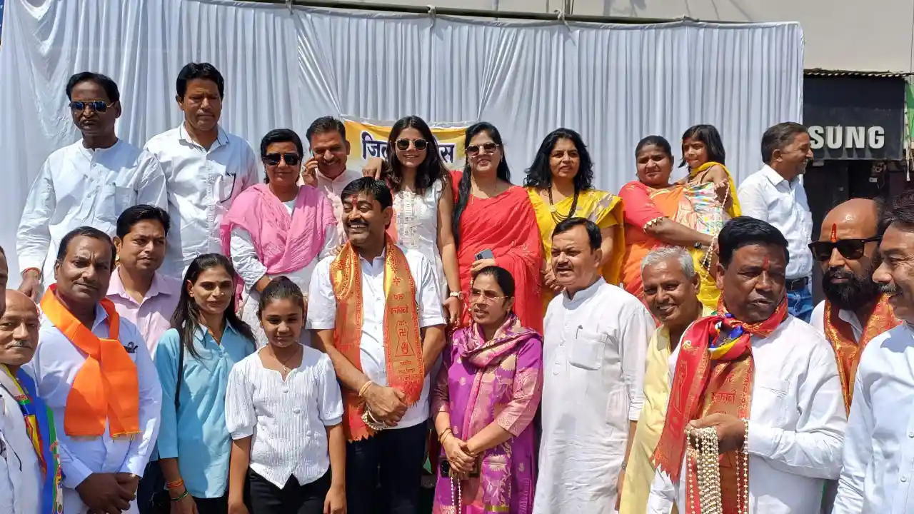 भगवान महावीर जन्म कल्याण महोत्सव पर निकाले गए चल समारोह का किया कांग्रेसजन ने स्वागत