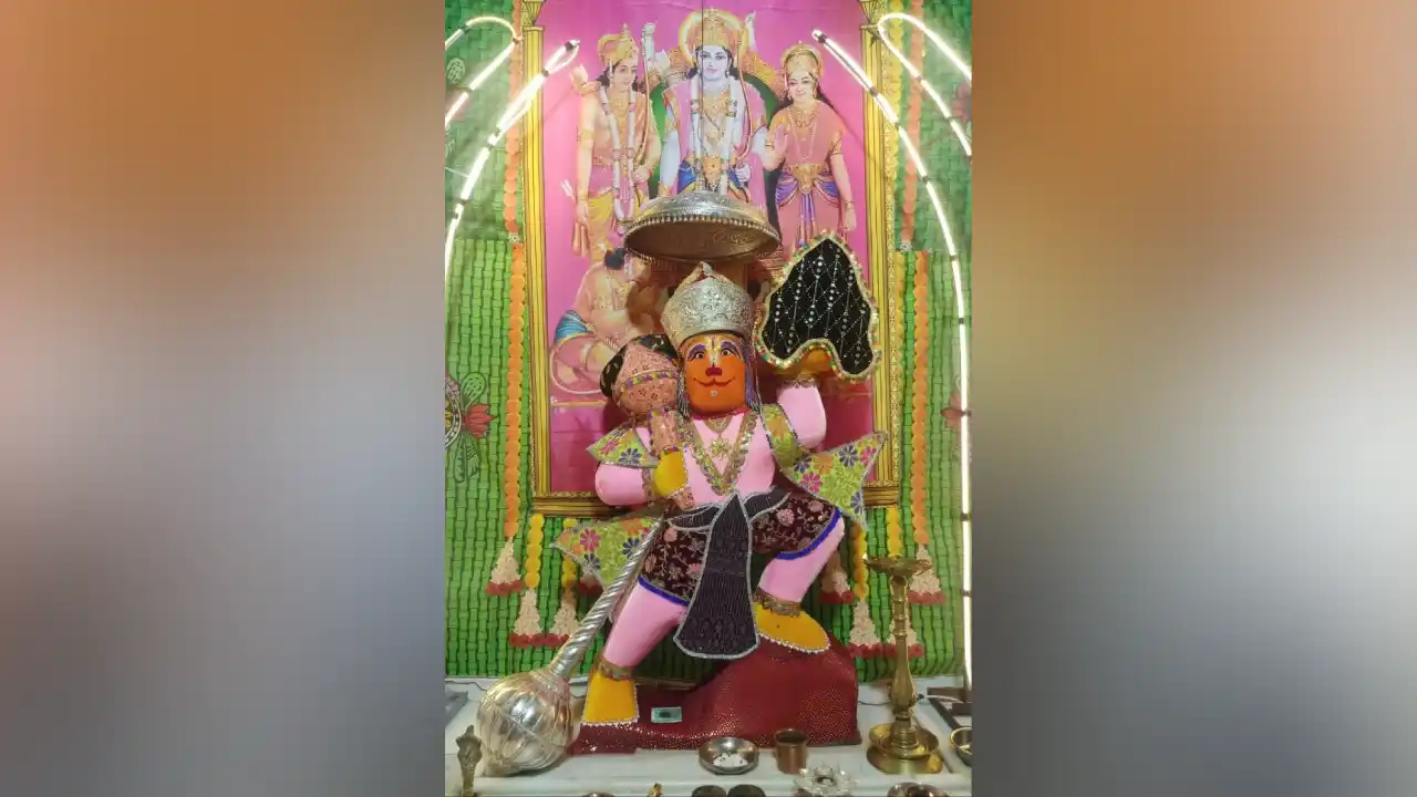 नपाध्यक्ष श्रीमती चोपड़ा ने किया उत्कृष्ट विद्यालय के सामने सड़क कार्य का निरीक्षण