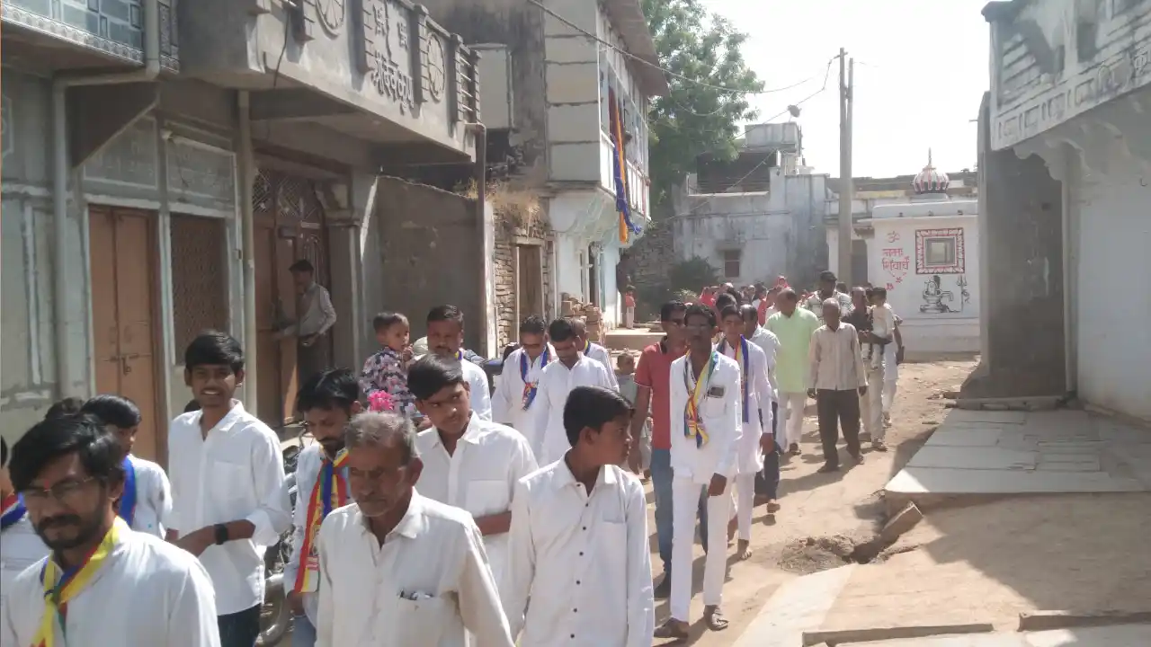 महावीर जन्मोत्सव पर ग्राम मोड़ी में निकला भव्य चल समारोह