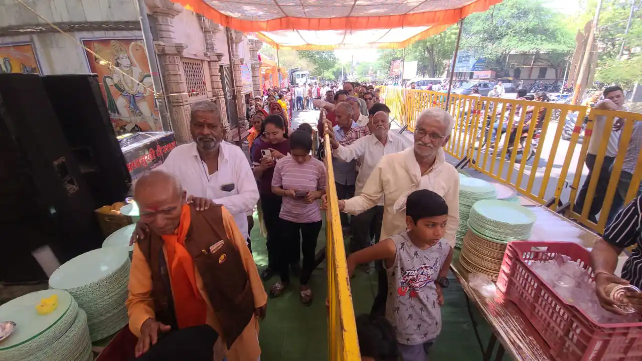 इच्छापूर्ण बालाजी मंदिर में हर्षोल्लास के साथ मना श्री हनुमंत जन्मोत्सव