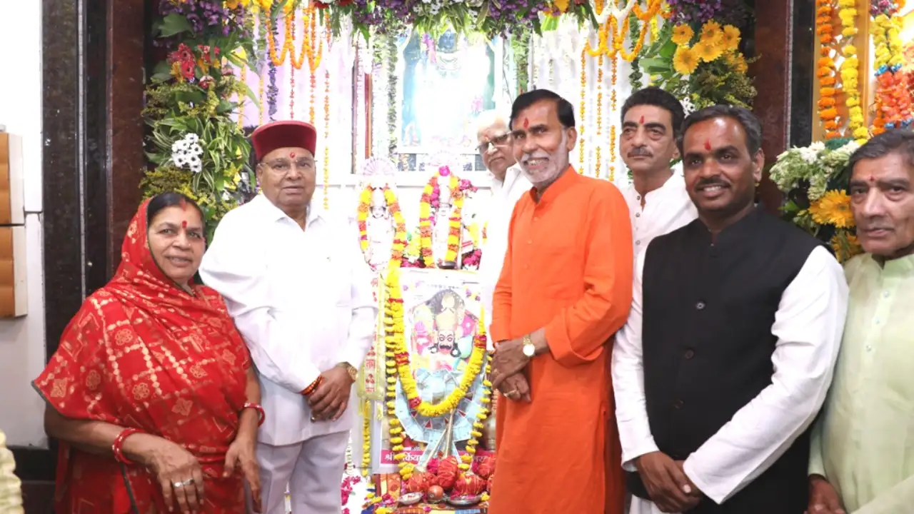 कर्नाटक के राज्‍यपाल श्री गेहलोत ने हर्खियाखाल बालाजी मंदिर में दर्शन कर पूजा अर्चना की 