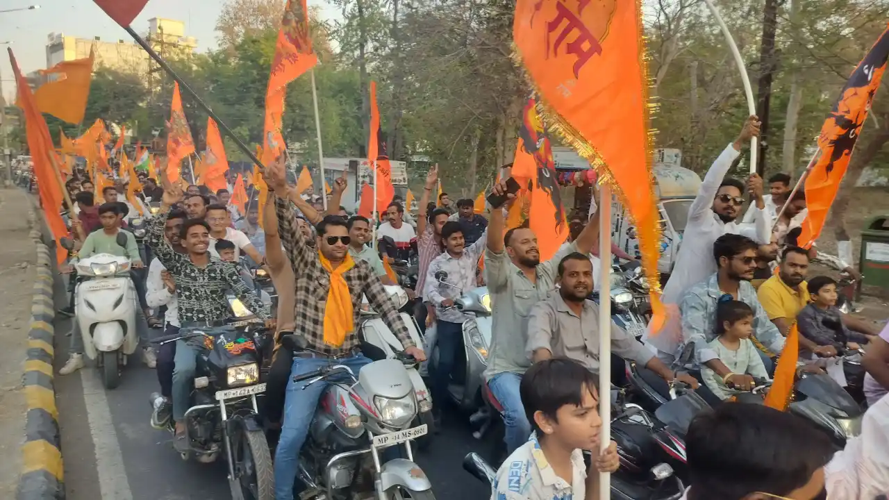 रामनवमी पर्व के पूर्व निकाली वाहन रैली, भगवा ध्वज लहराएं