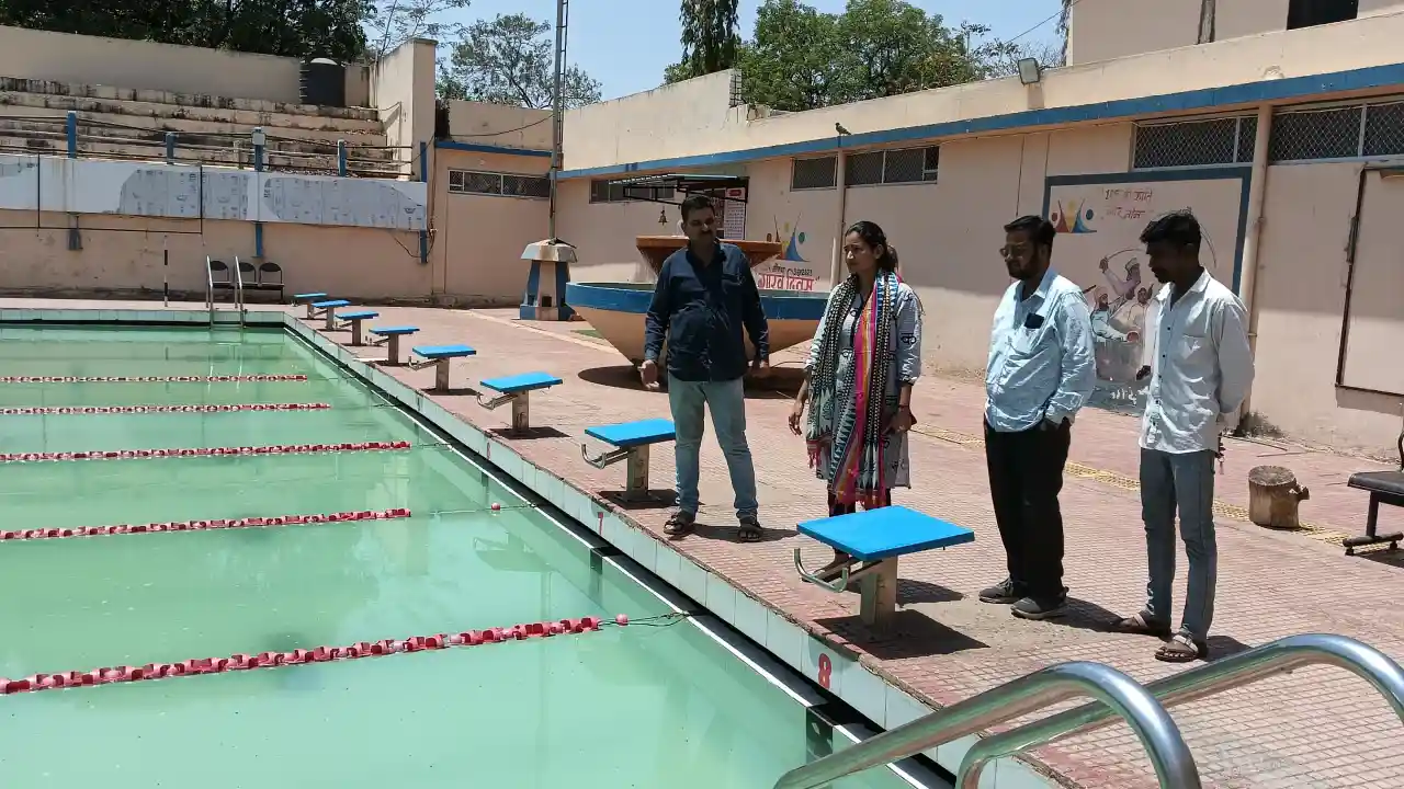 नपाध्यक्ष श्रीमती चोपड़ा ने किया स्विमिंग पुल की व्यवस्थाओं का निरीक्षण