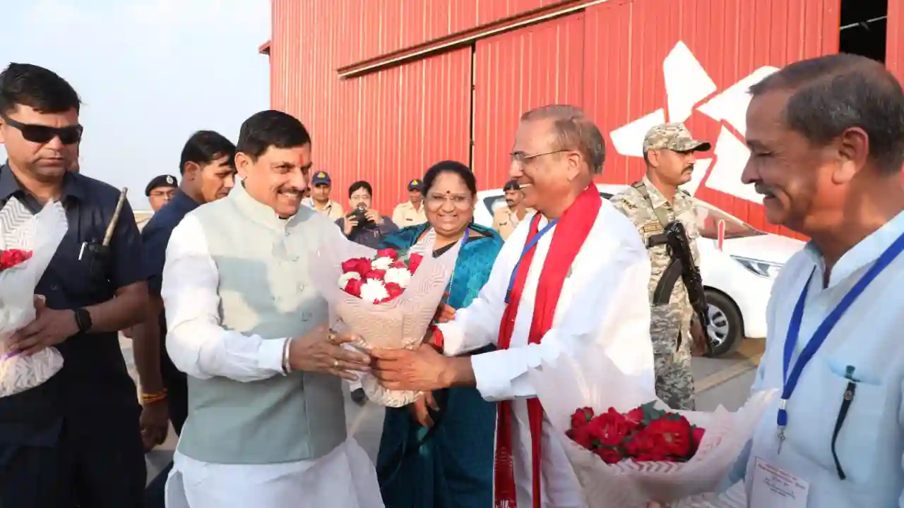 मुख्‍यमंत्री डॉ.यादव का नीमच हवाई पट्टी आगमन पर आत्‍मीय स्‍वागत