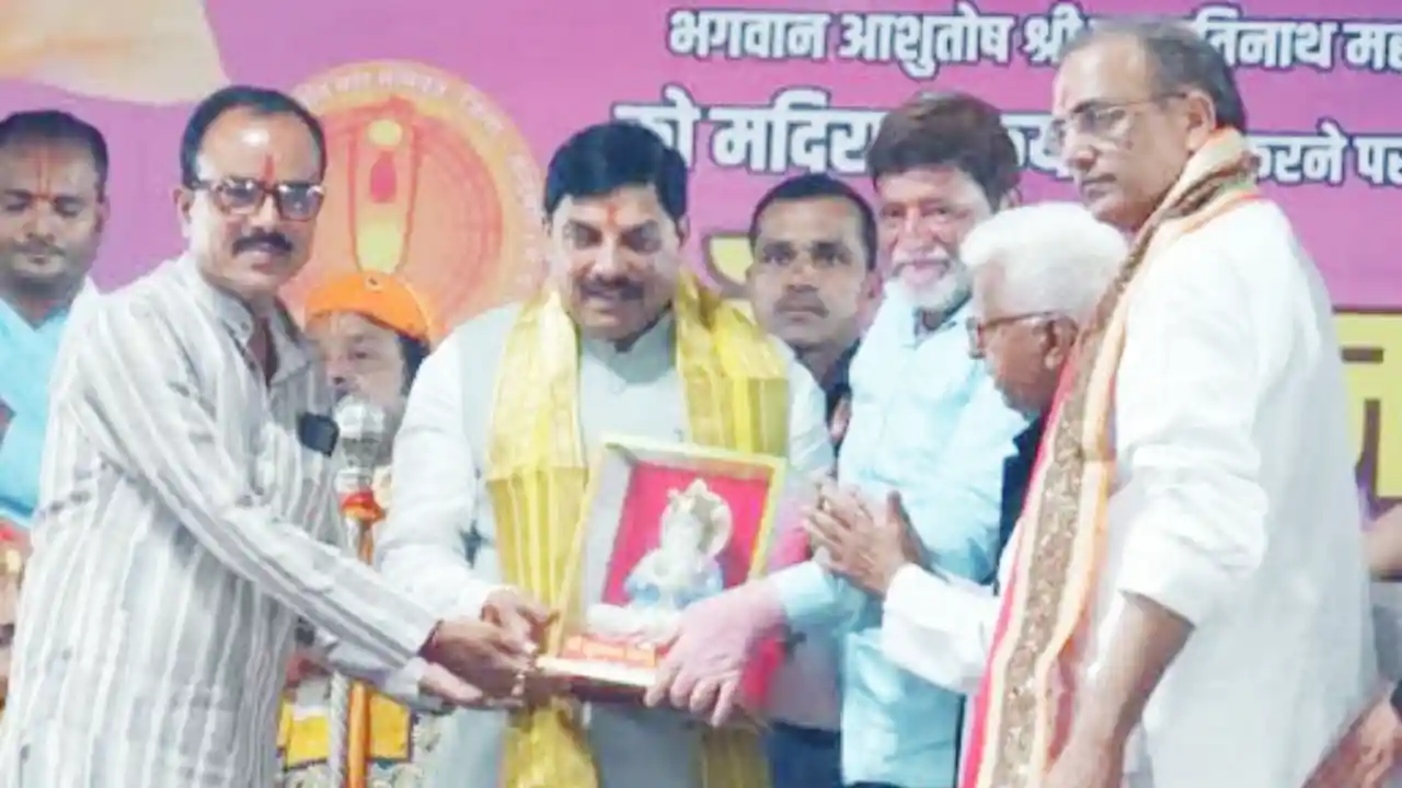 मंदसौर पवित्र नगरी में शराबबंदी करने पर सिंधी समाज ने किया मुख्यमंत्री का सम्मान