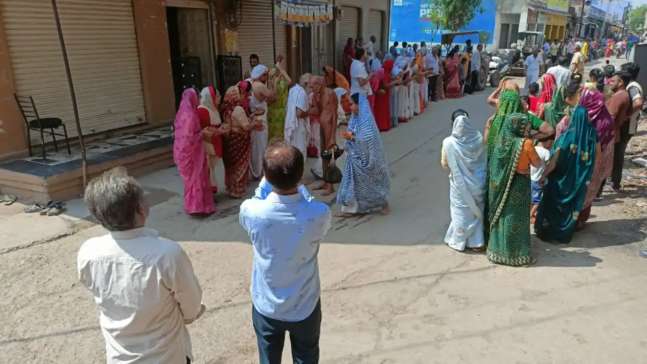 मनुष्य जीवन चिंतामणि रत्न के समान कीमती है।