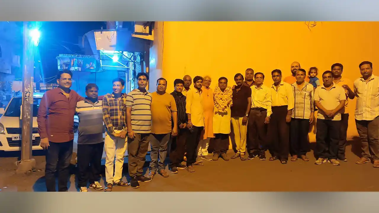 नंन्द सेवा समिति के श्री चौहान का गुजराती सेन समाज ने किया सम्मान