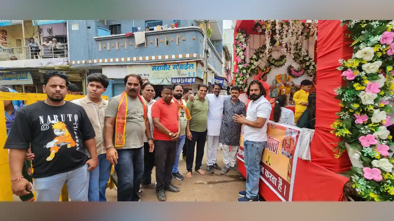कूचंबदिया गिहारा समाज द्वारा निकाले चल समारोह का अखिल भारतीय पुरबिया जायसवार मोची समाज समरस्ता सहासंघ ने किया भव्य स्वागत