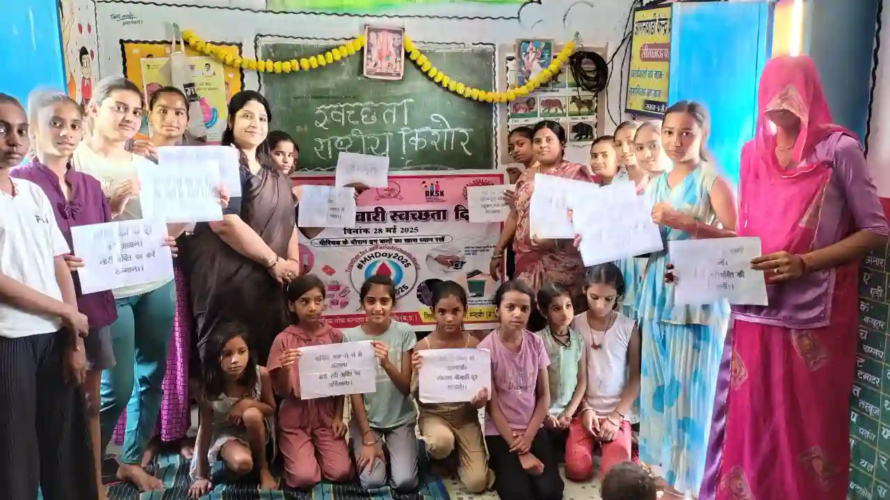 राष्ट्रीय किशोर स्वास्थ्य कार्यक्रम अंतर्गत विश्व महावारी स्वच्छता दिवस पर किशोरियों एवं महिलाओं को किया गया जागरूक