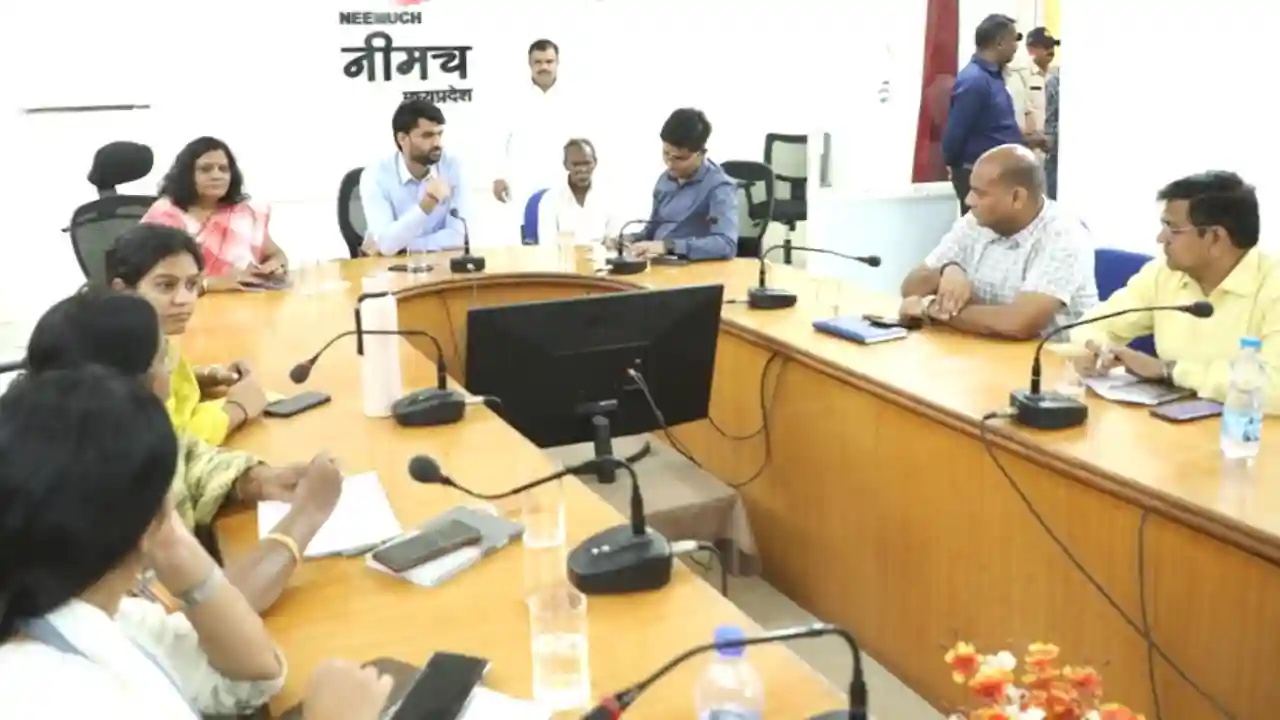 कलेक्‍टर ने की जनसुनवाई - 92 आवेदकों की सुनी समस्‍याएं