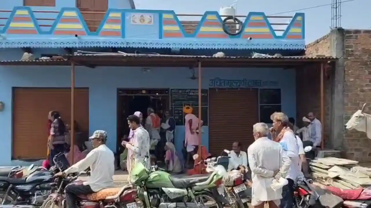 वार्ड नंबर 3 के राशन दुकान की कई समय से आ रही है शिकायत कोई निराकरण नहीं अभी तक