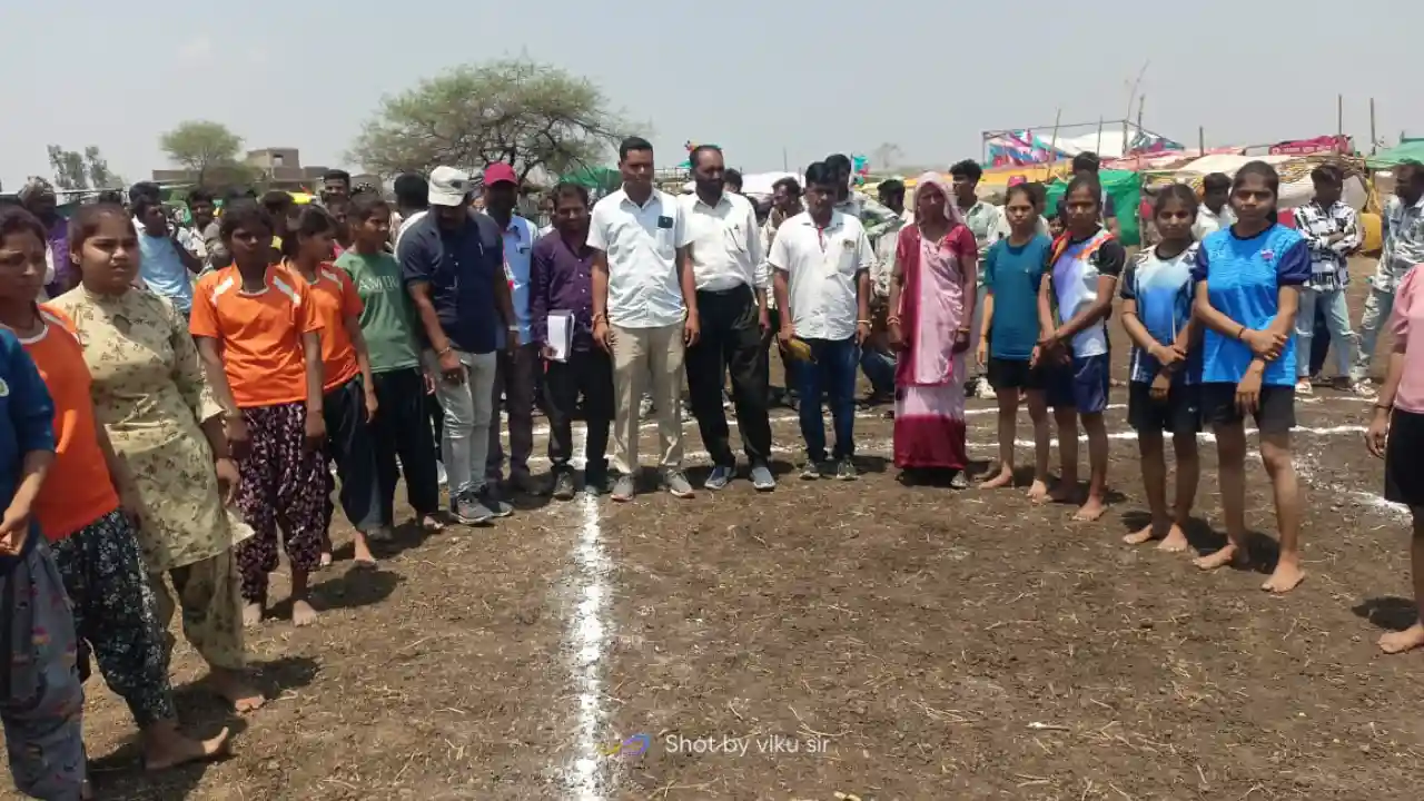 गौतमेश्वर मेले में खेल प्रतियोगिताओ के उद्घाटन की घोषणा करते हुये उपखण्ड अधिकारी जगदीश चन्द्र बामनिया ने कहा सच्ची क्रीडा भावना ही एकता के भाव जगाती हैं