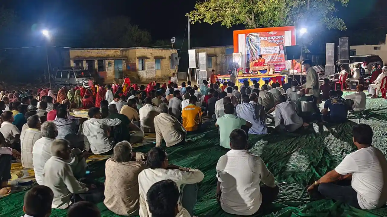 श्री डॉ. मिथिलेश जी नागर द्वारा ग्राम मोड़ी में चल रहा भव्य संगीतमय सुन्दरकाण्ड का पाठ