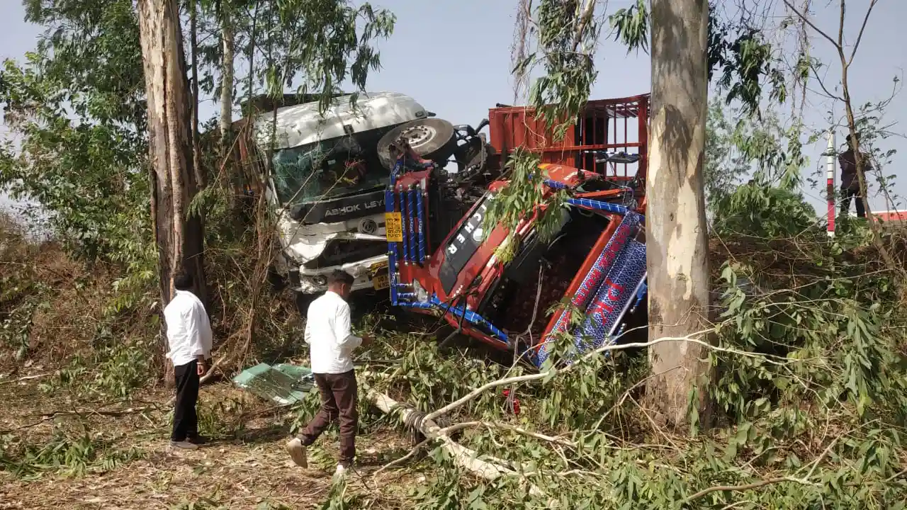 प्रतापगढ़ जिले के 12 वरदान नेशनल हाईवे 56 पर हुआ भयानक हादसा