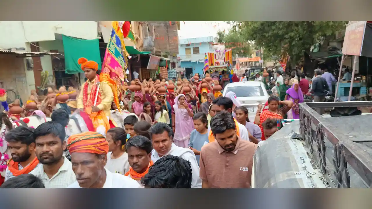कलश यात्रा में देवताओं का भ्रमण हुआ आज भजन संध्या होगी।