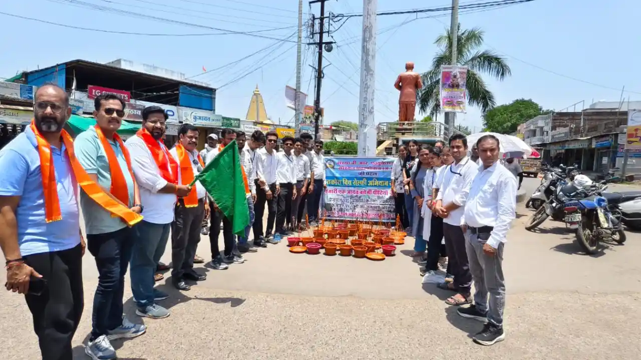 संस्था बी.आर. फाउण्डेशन द्वारा चलाया सकाेरा विथं सेल्फी अभियान वितरित किए आम लोगों में निःशुल्क सकाेरे