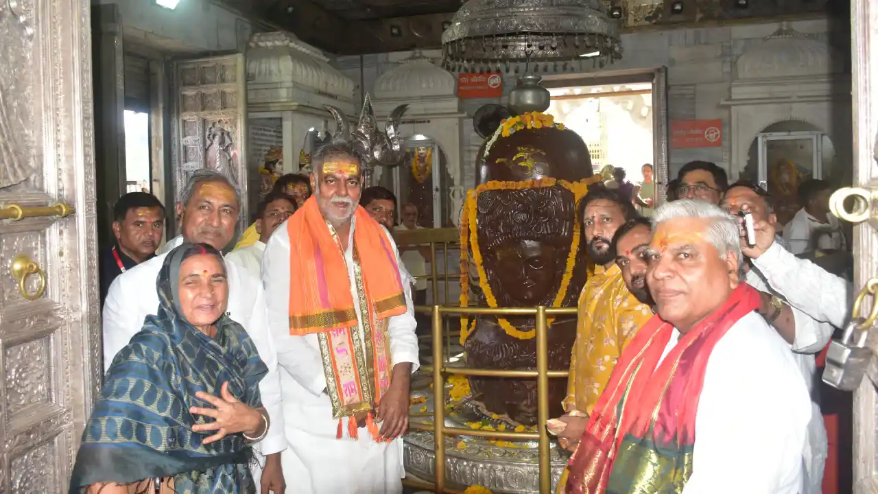कैबिनेट मंत्री श्री पटेल ने भगवान पशुपतिनाथ के दर्शन कर पूजा अर्चना की