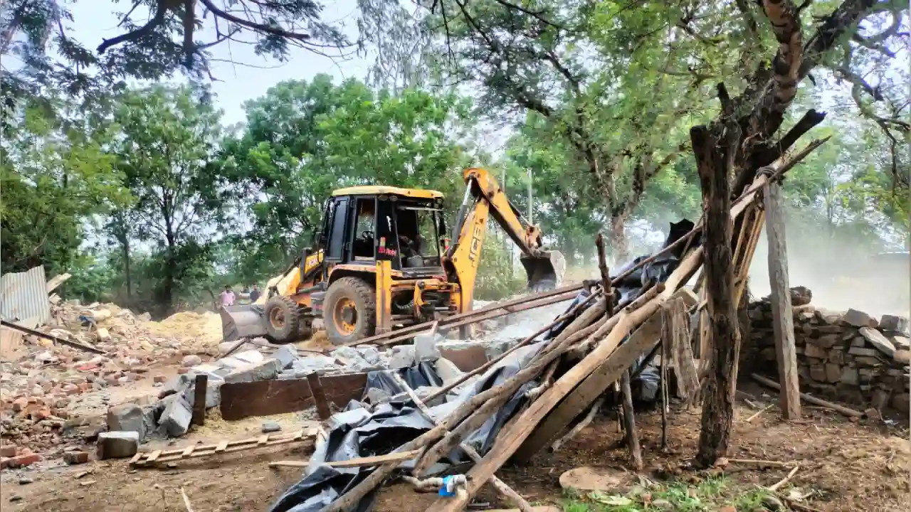 सरवानिया महाराज में सरकारी जमीन पर अतिक्रमण के खिलाफ प्रशासन की बड़ी कार्रवाई