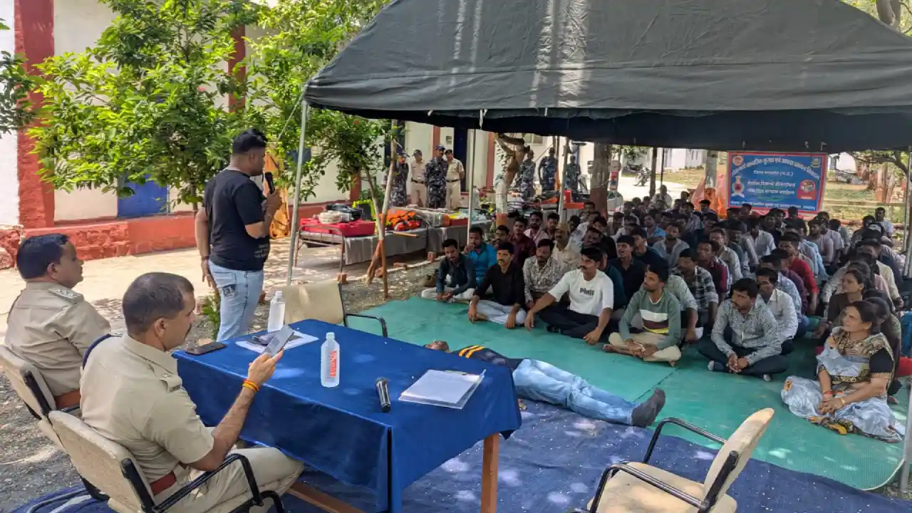 जिला होमगार्ड विभाग द्वारा आपदा प्रबंधन की स्थिति में एसडीईआरएफ टीम व नवीन प्रशिक्षु को प्रशिक्षण दिया गया