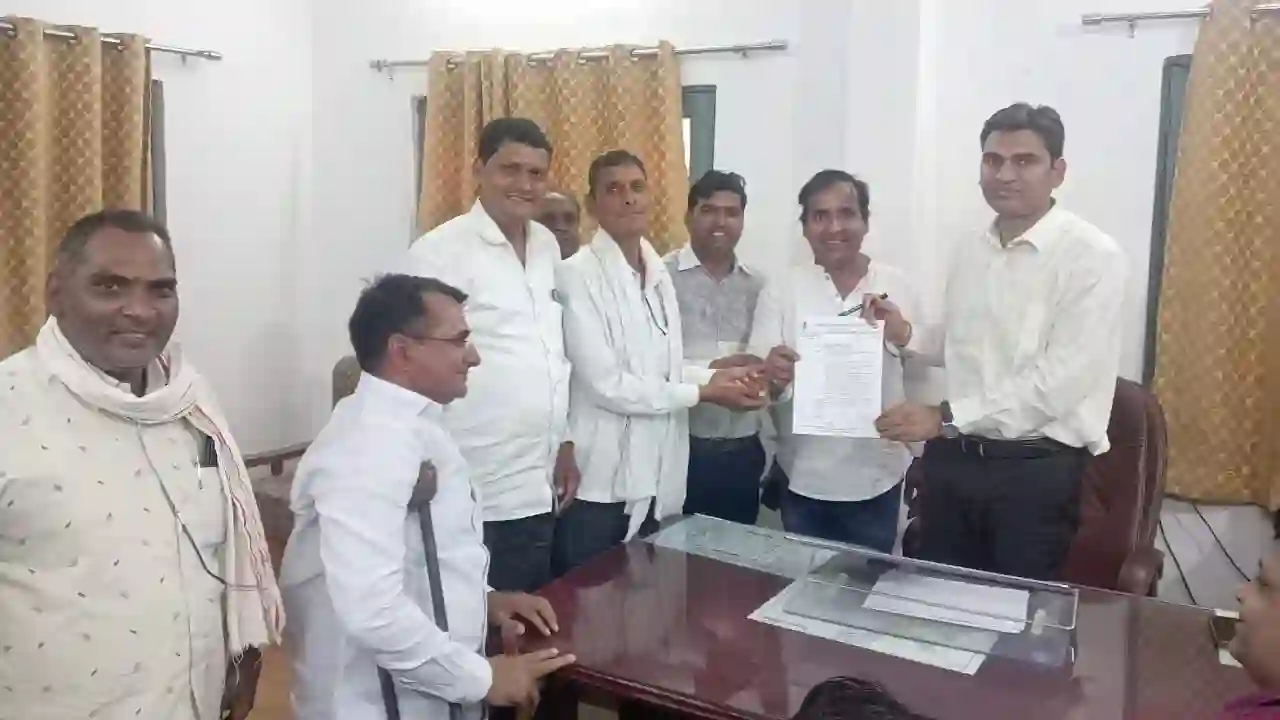 कृषि मंडी में व्याप्त किसानों की समस्याओं को लेकर ब्लॉक कांग्रेस प्रतिनिधि मंडल मिला एसडीएम से