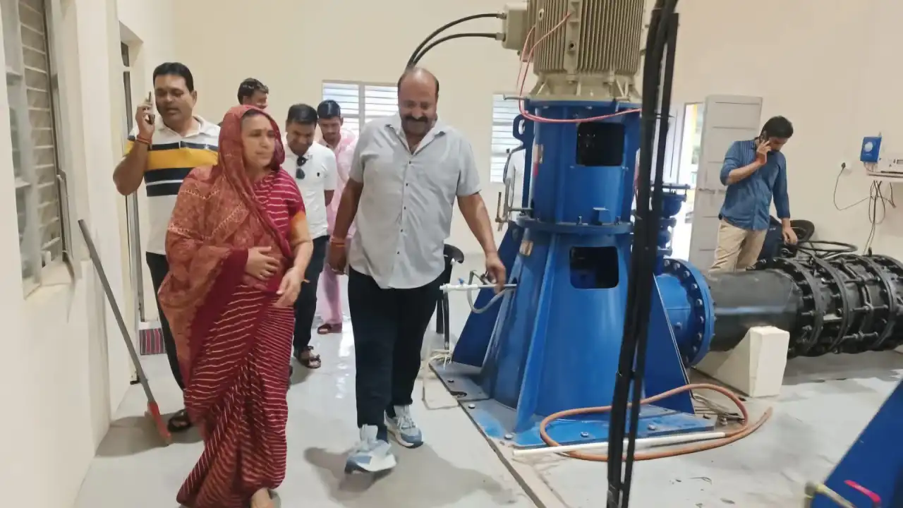 नपाध्यक्ष श्रीमती गुर्जर ने पंप हाउस का निरीक्षण किया