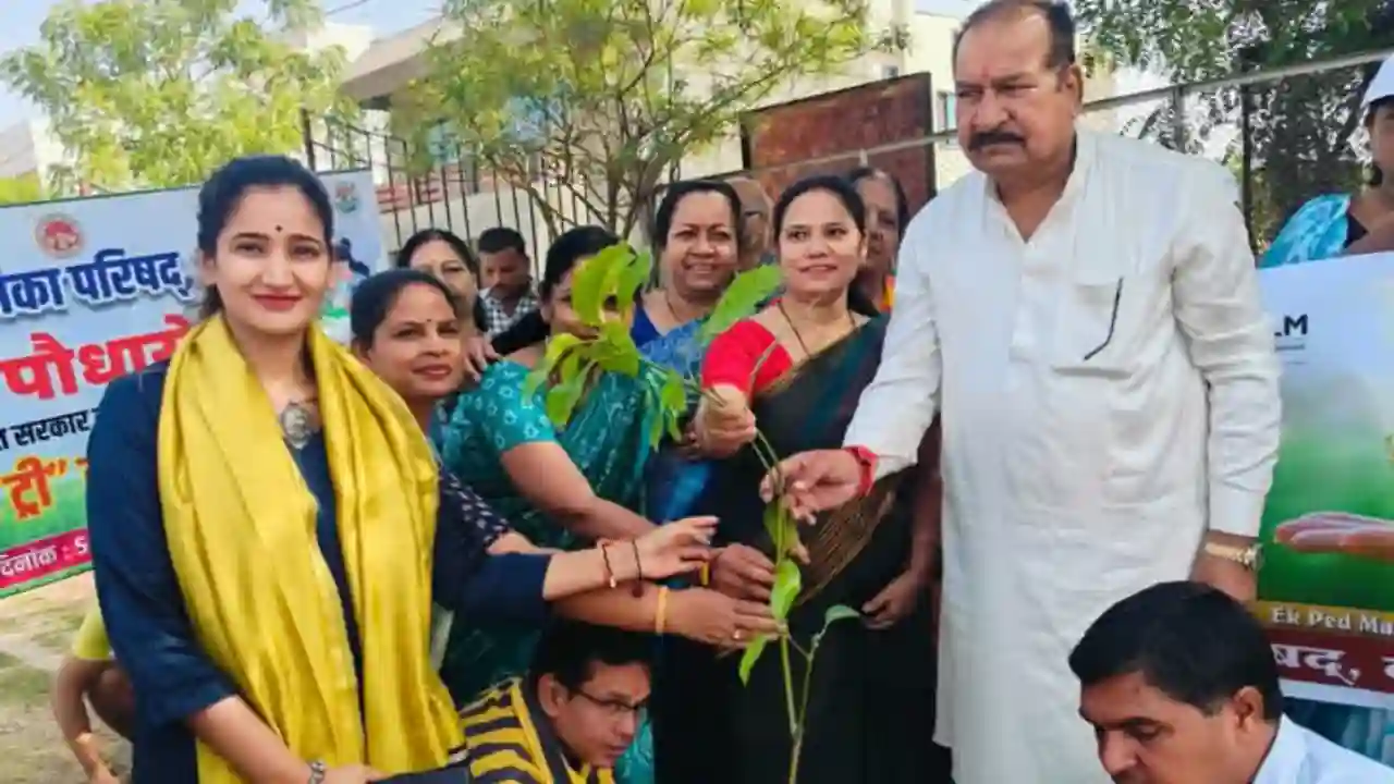 विश्व पर्यावरण दिवस पर विधायक व नपा अध्यक्ष ने किया अमृत गार्डन मैं पौधारोपण
