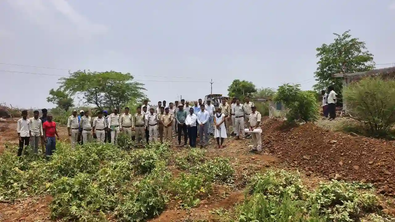 वन राजस्व एवं पुलिस विभाग की संयुक्त कार्यवाही ने कराई 6.5 हेक्टेयर वनभूमि अतिक्रमण मुक्त