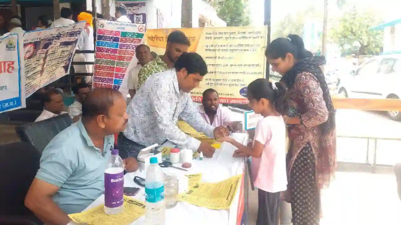 जिला चिकित्सालय परिसर में मलेरिया प्रदर्शनी एवं कैंप का हुआ आयोजन