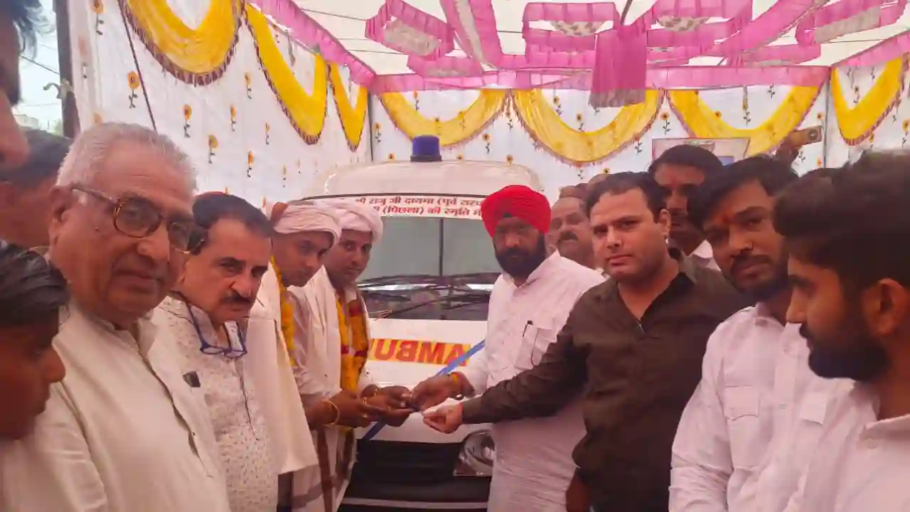 समाजसेवी श्री संजय दायमा ने सिविल हॉस्पिटल शामगढ़ में नवीन एंबुलेंस दान की