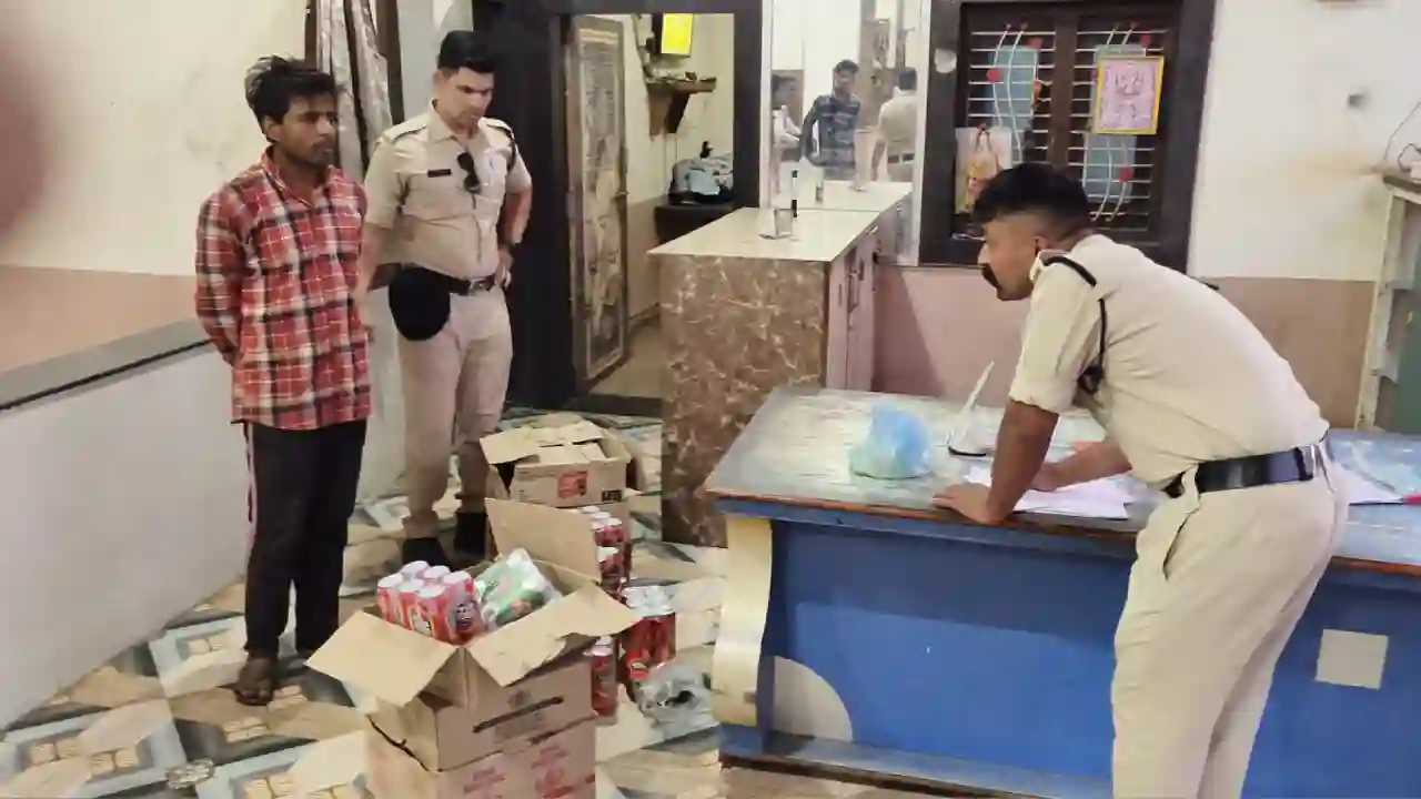 समाजसेवी श्री संजय दायमा ने सिविल हॉस्पिटल शामगढ़ में नवीन एंबुलेंस दान की