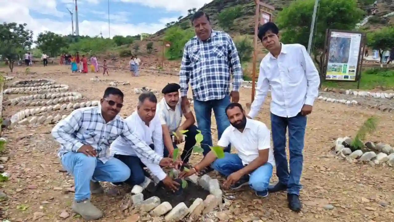 पौध पेड़ ना बन जाए तब तक देखभाल जरूरी-समाजसेवी श्री शक्तावत