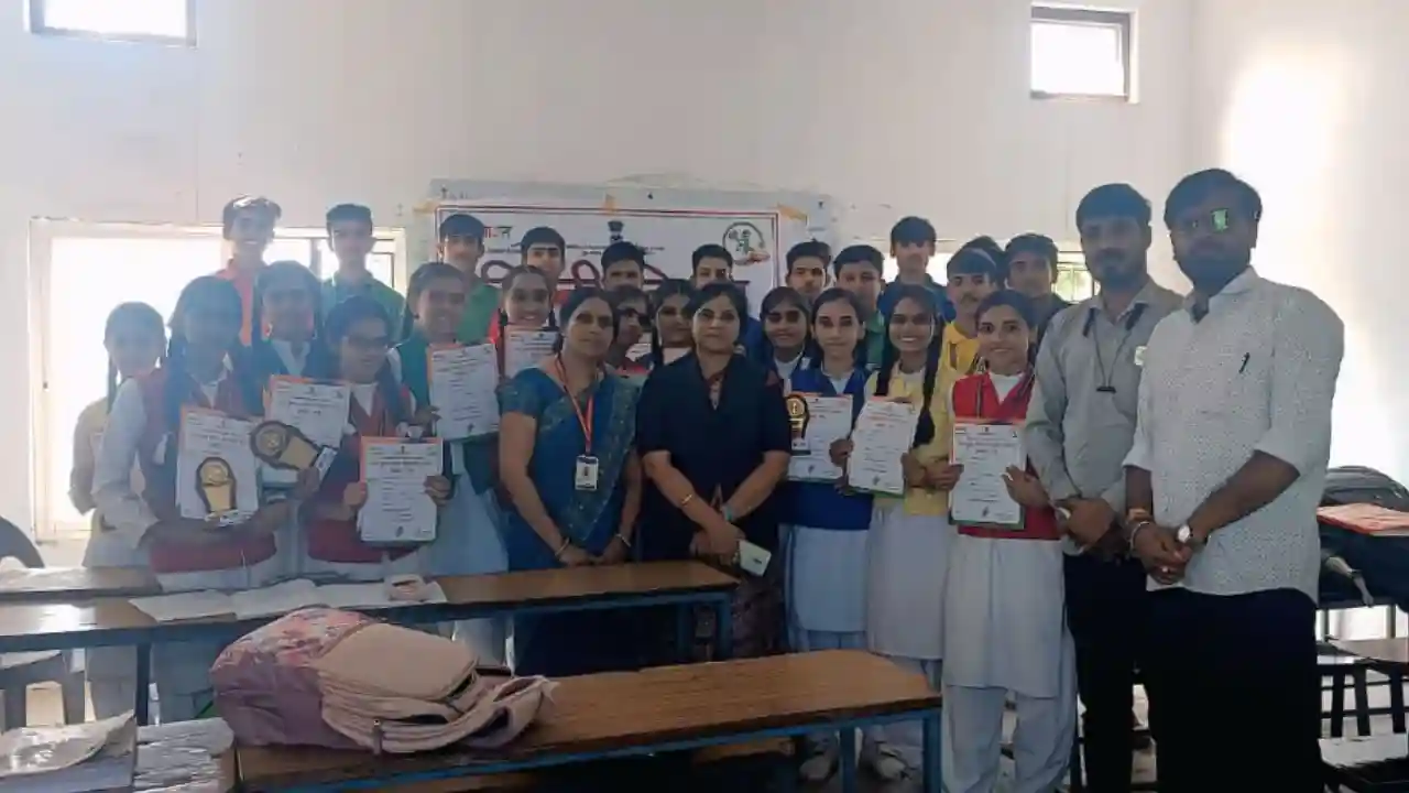 हिंदी दिवस पर निबंध प्रतियोगिता का भव्य आयोजन