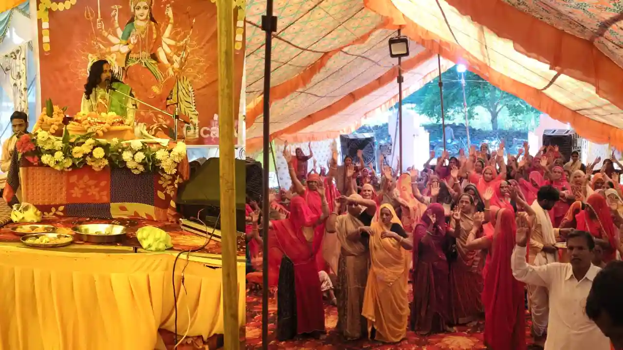 नवरात्रि के पावन पर्व पर मां बिजासन माता मंदिर में उमड़ी भक्तों की भीड़