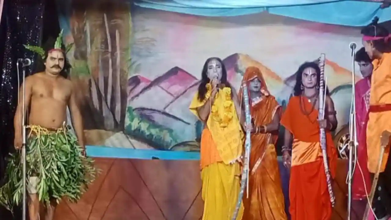 मर्यादा पुरुषोत्तम राम के आदर्श चरित्र पर हो रहा रामलीला मंचन