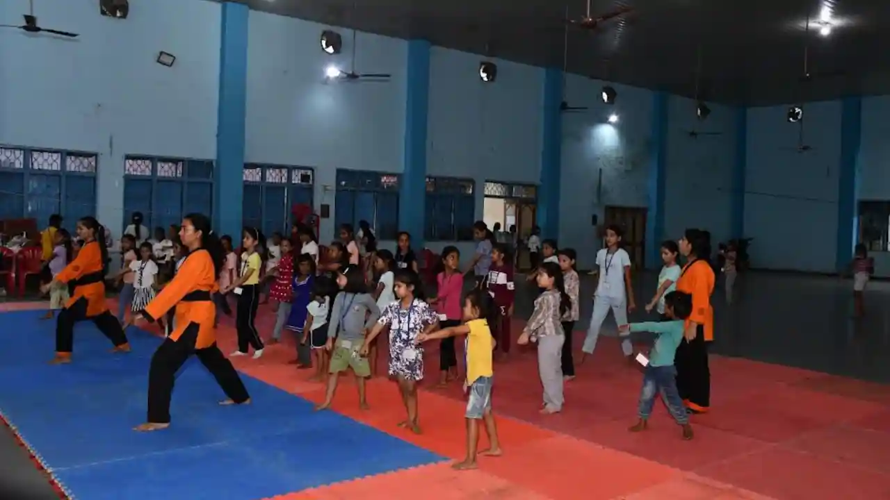 नवरात्र में बेटीयों को दिया जा रहा है आत्मरक्षा प्रशिक्षण
