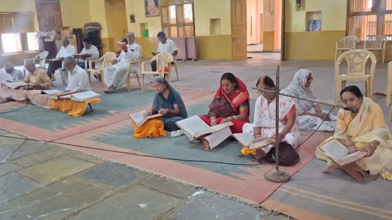 श्री केशव सत्संग भवन खानपुरा में रामायण नवान्ह पारायण का हो रहा है सामूहिक पाठ, बुधवार 1 अक्टूबर को होगा समापन