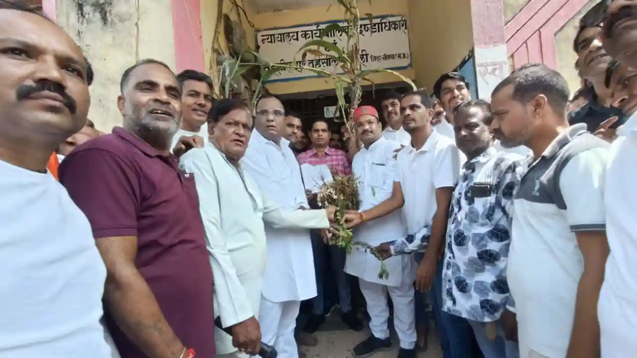 ब्लॉक कांग्रेस ने किसानों के पक्ष में दिया ज्ञापन