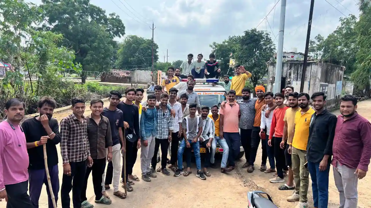 सरोकार गो वंश को लंपी रोधी टिकें लगाने आगे आया गो रक्षा दल, तेजी से फैल रहा संक्रमण!